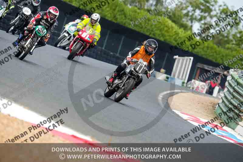 Vintage motorcycle club;eventdigitalimages;mallory park;mallory park trackday photographs;no limits trackdays;peter wileman photography;trackday digital images;trackday photos;vmcc festival 1000 bikes photographs